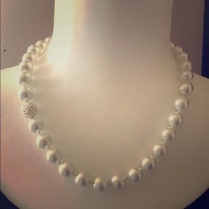 White House Black Market Pearl Necklace